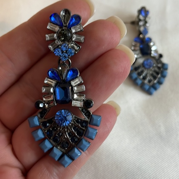 Blue dangle earring - Picture 2 of 2